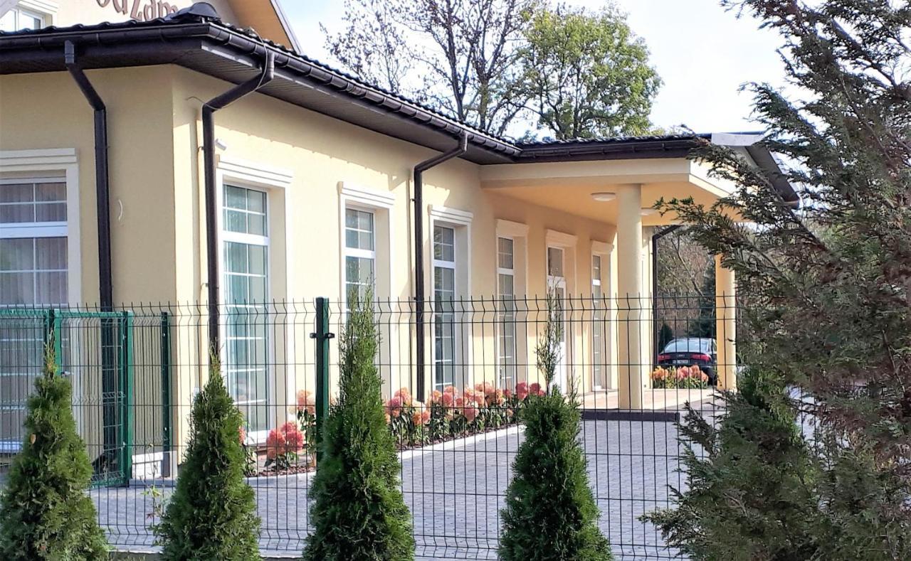 Zajazd Podzamcze Fałków エクステリア 写真